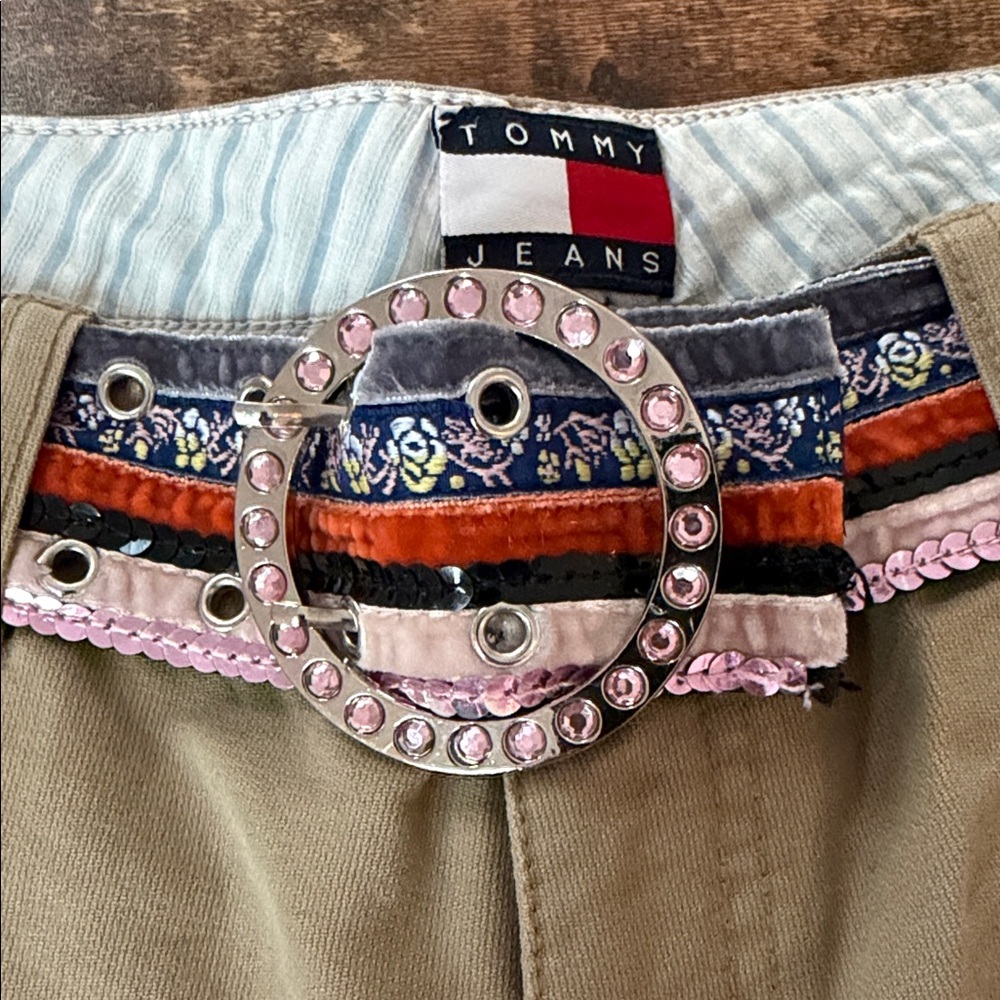 Tommy Hilfiger Women's Tan Cargo Shorts with Colorful Belt - Picture 4 of 10
